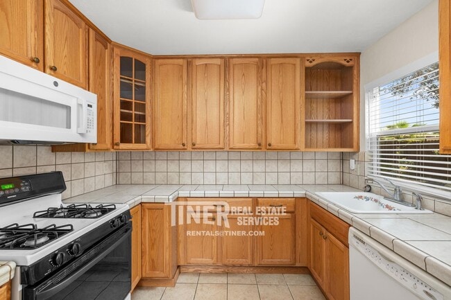Building Photo - Well Maintained Citrus Heights Gem