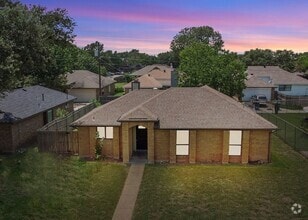 Building Photo - 2305 Windridge Ln