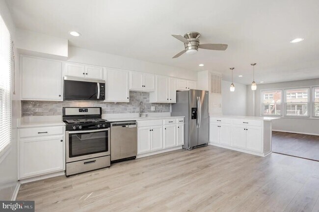 Foto del edificio - 8125 Mid Haven Rd