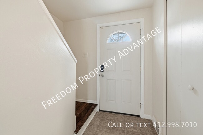 Building Photo - 2540 Park Hill Dr