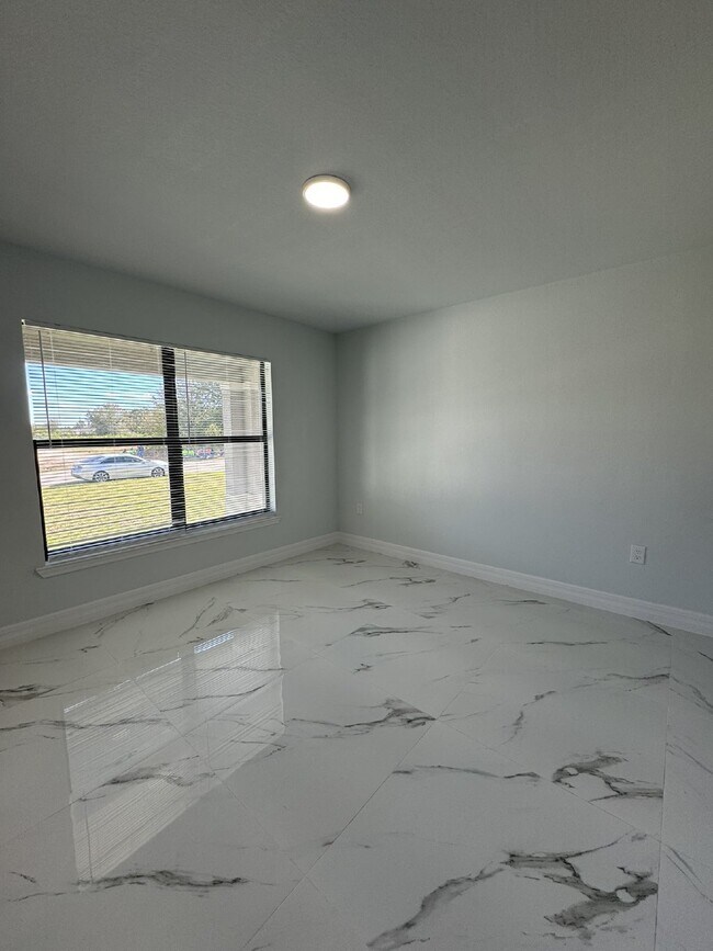 Building Photo - Modern Meets Convenience: Newly Built Home...