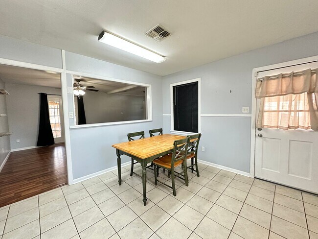 Building Photo - Close to Barksdale Air Force Base...