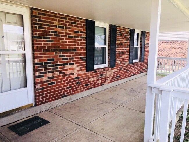 Foto del edificio - 5866 Waynegate Rd