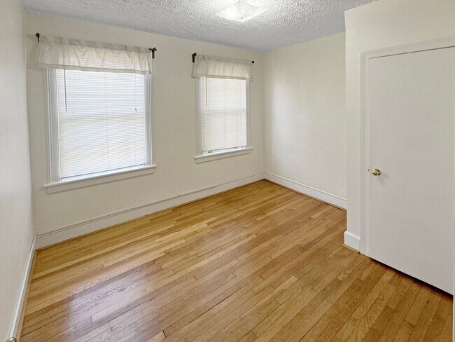 Building Photo - Charming 2-Bedroom in Fan District