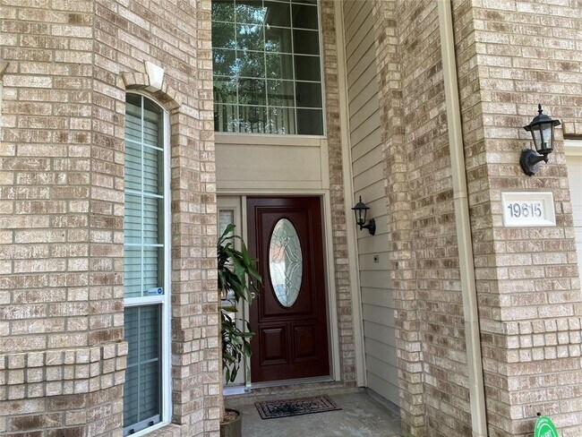 Foto del edificio - 19615 Wren Forest Ln