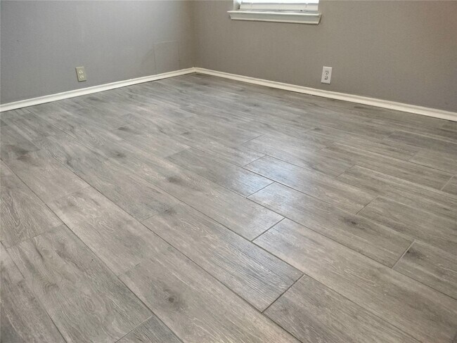 Foto del edificio - 14930 Sugarhollow Dr