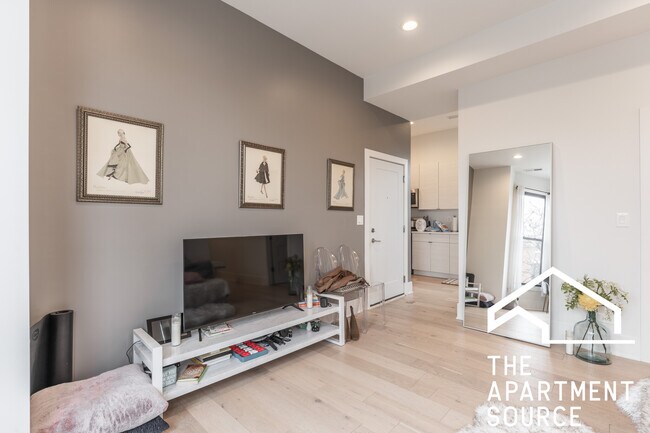 Foto del edificio - 3059 W Diversey Ave