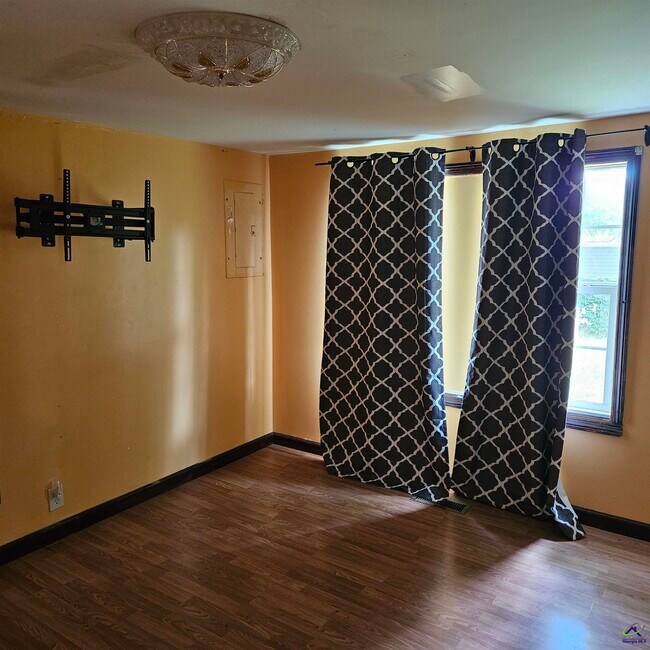Foto del edificio - 481 Lake Joy Rd