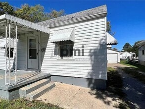 Building Photo - 1910 W Grand Ave