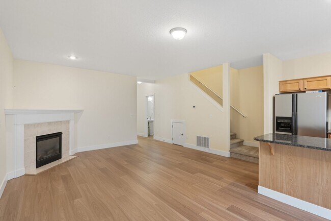 Foto del edificio - Freshly Updated- 3 Bedroom, 2.5 Bath Townh...