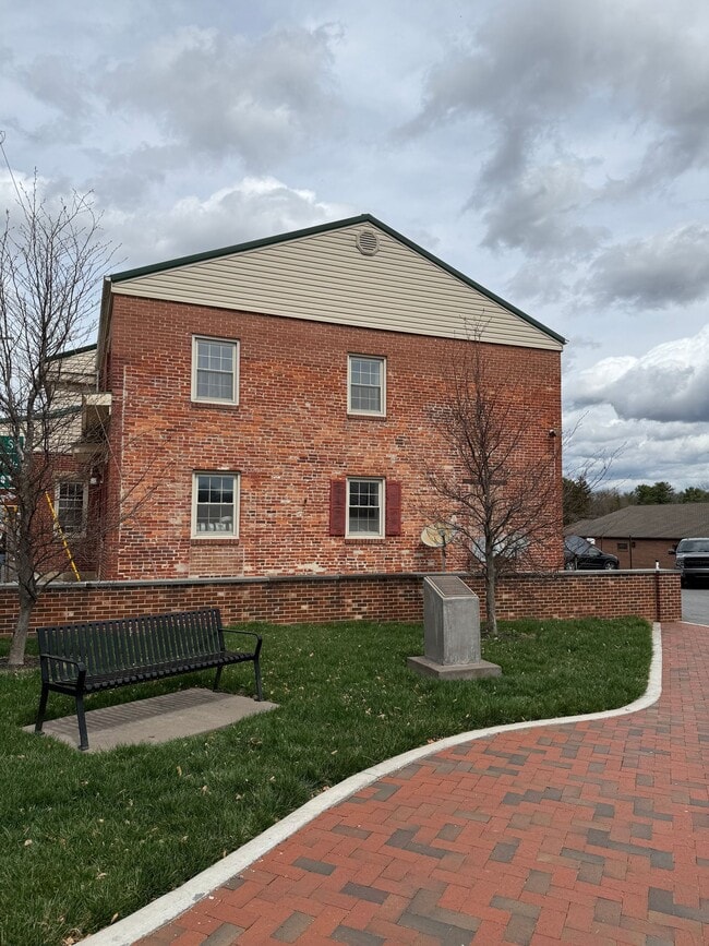 Building Photo - Newly Renovated 2BR in Downtown Myersville!