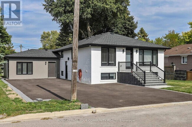 Building Photo - 12 Kemano Rd