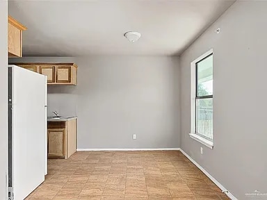 Building Photo - 2416 E Rogers Rd