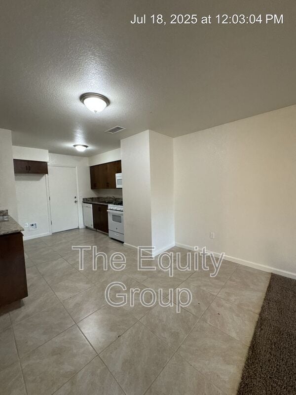 Building Photo - 2438 W Caldwell Ave