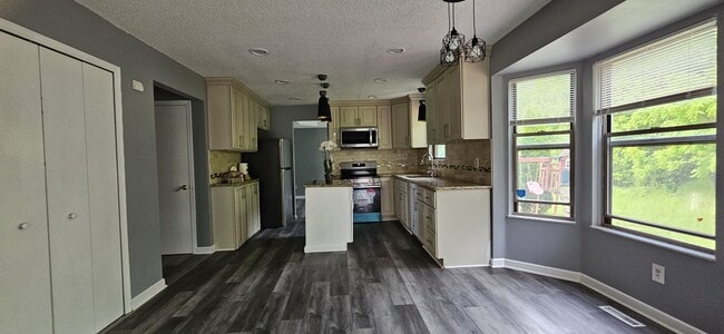 Foto del edificio - 7724 Schoolway Ct