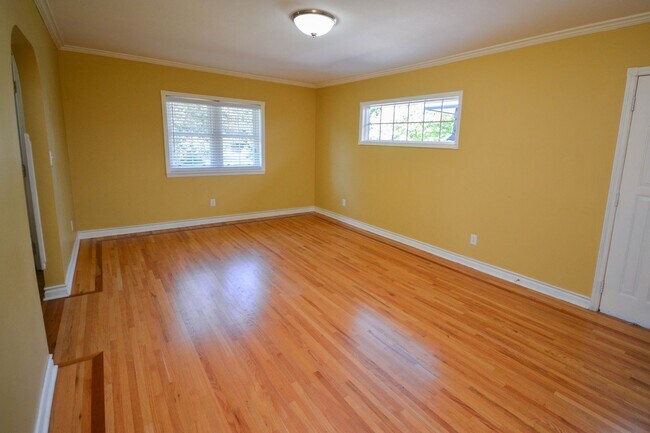 Foto del edificio - Gorgeous home on corner lot near Soldier's...