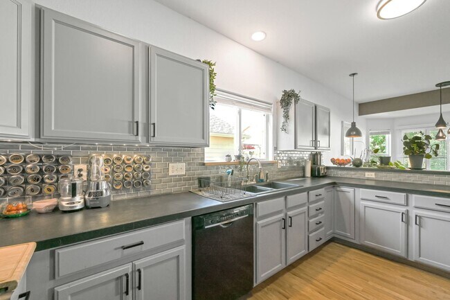 Foto del edificio - Spacious 4BR House in Fort Collins