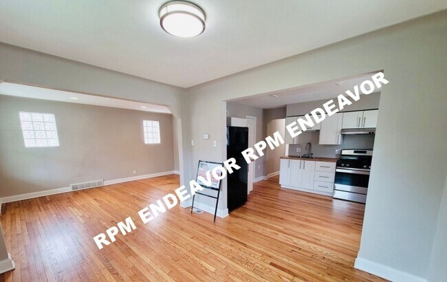 Foto del edificio - Modern Charm in University City: Your Idea...