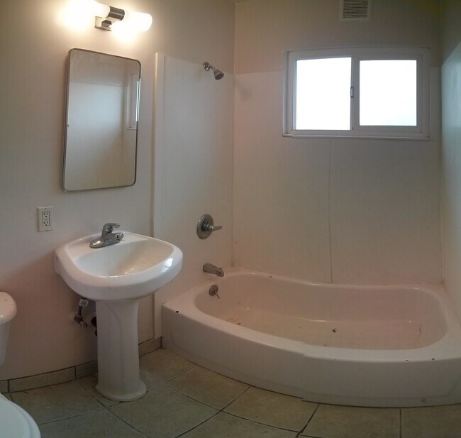 Building Photo - 1710 Coronado Avenue