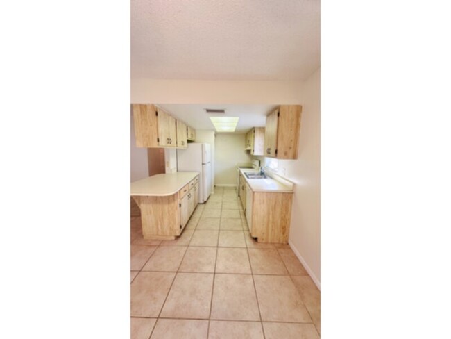 Building Photo - 2 Bedroom/2 Bath Condo! SW Cape Coral