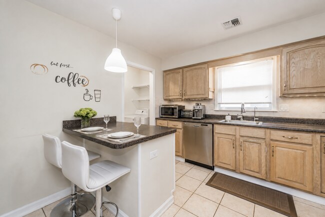 Cocina - 117 Brill St