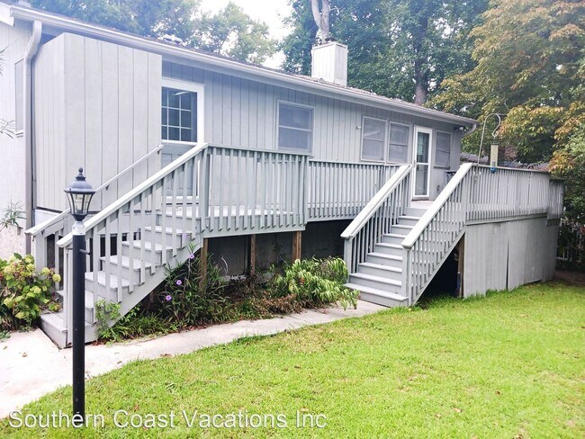 Foto del edificio - 3 br, 2 bath House - 2421 Airport Blvd.