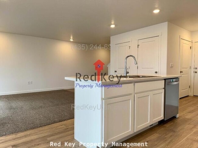 Building Photo - Wayne Way Townhouse