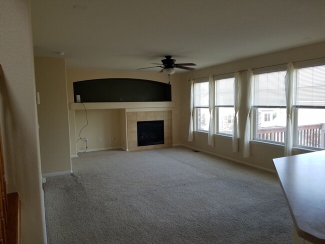 Building Photo - Tollgate Crossing 2 Story, 6 Bedrooms, Fin...