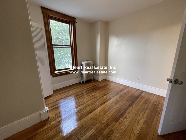 Building Photo - 338 K St