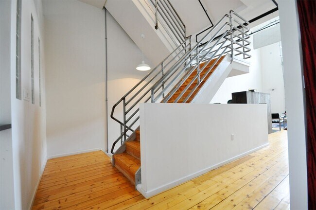 Building Photo - 11 Village St