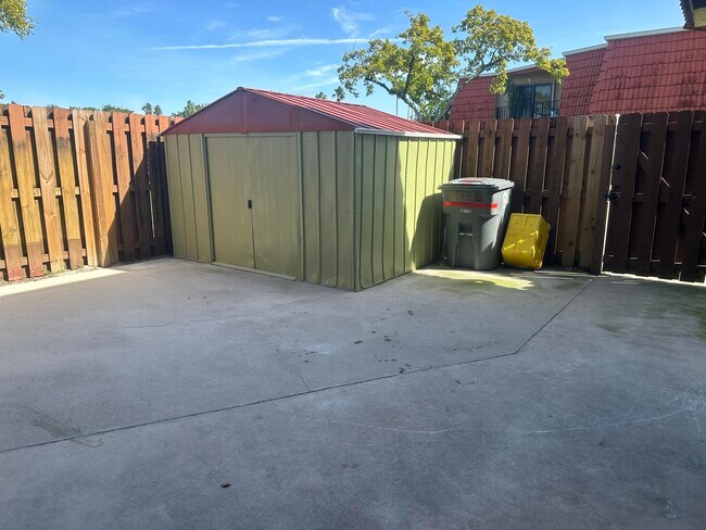 Foto del edificio - 8345 Trent Ct