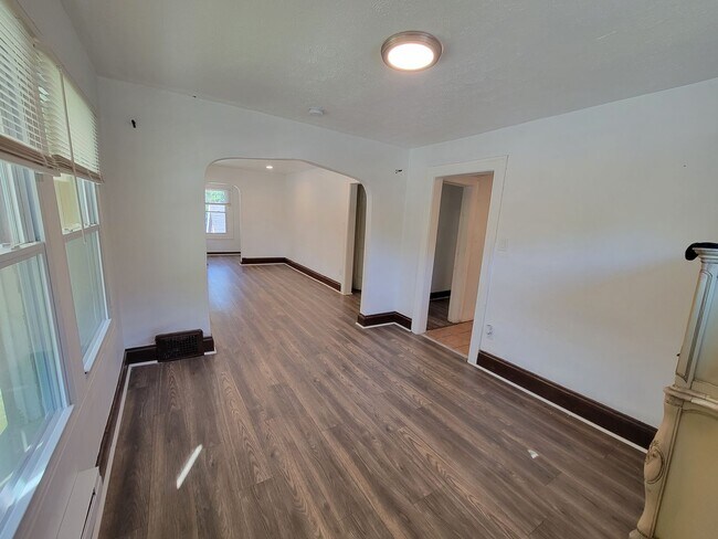 Foto del edificio - 1185 E 167th St
