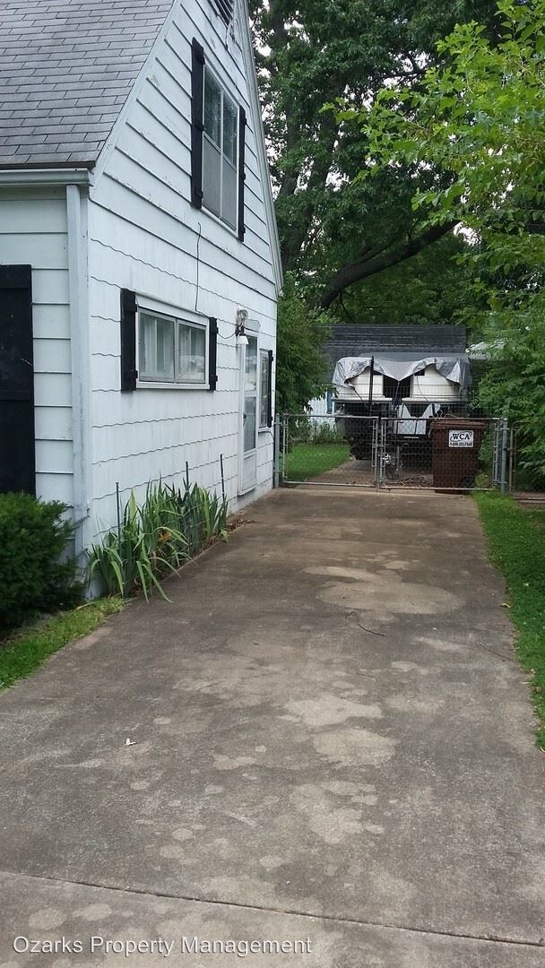 Building Photo - 2016 S Windsor Dr