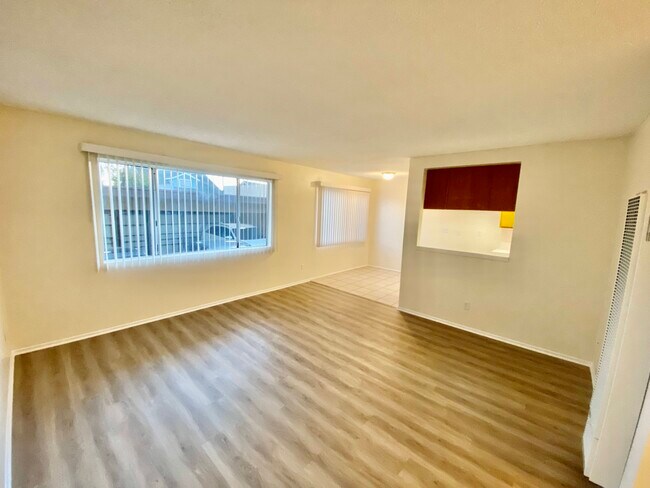 Foto del edificio - 651 W 12th St