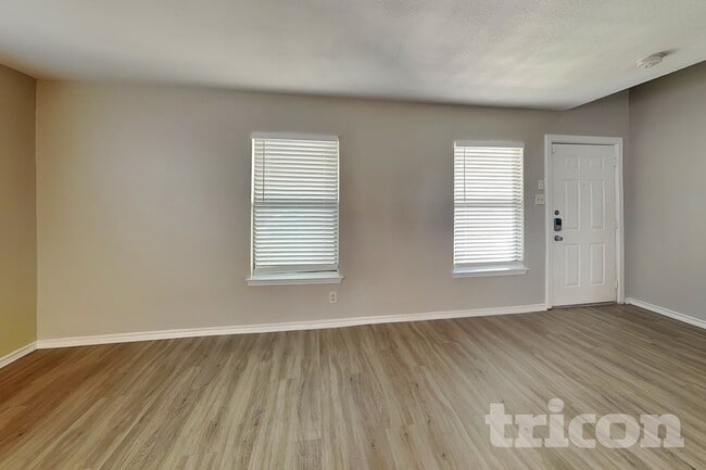 Building Photo - 8015 Chestnut Barr Dr