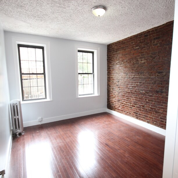 Primary Photo - 287 Schaefer St