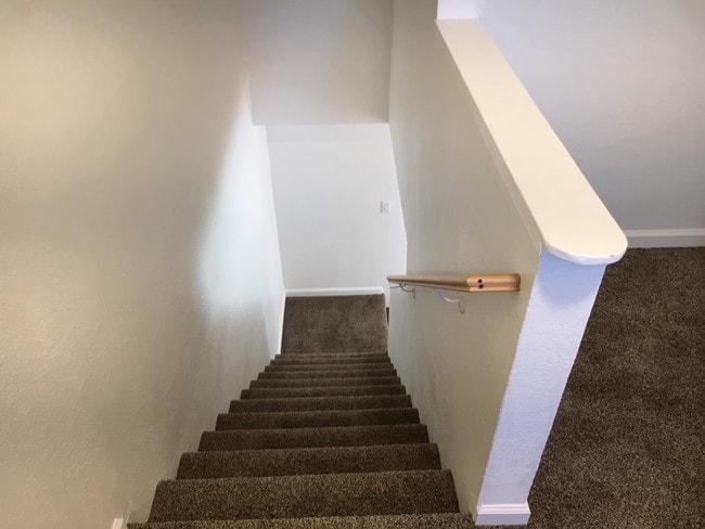 Building Photo - 104 Columbine Dr
