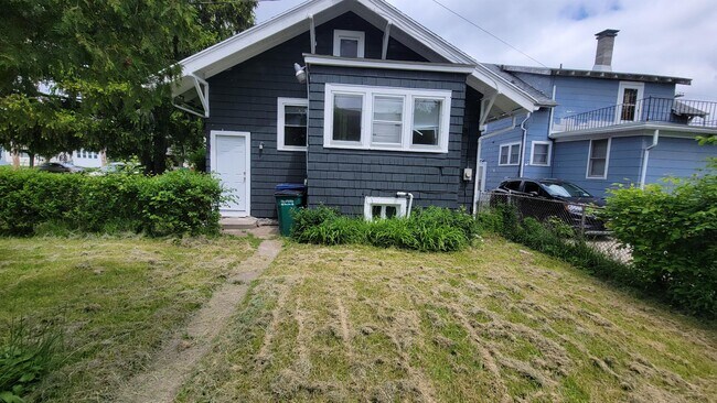Foto del edificio - 467 E Amherst St