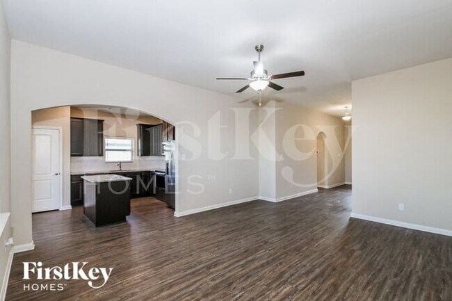 Foto del edificio - 4816 Beaver Creek Ave