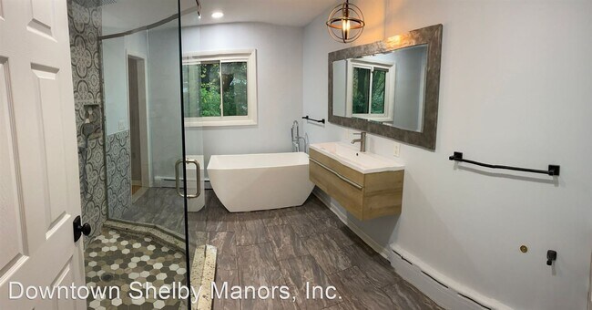 Foto del edificio - 2403 E Square Lake Rd