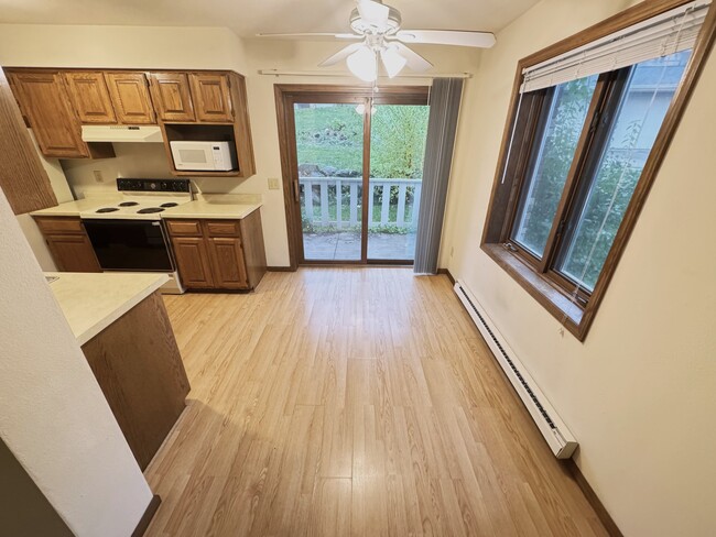 Kitchen-Dining - 10 Mesa Ct