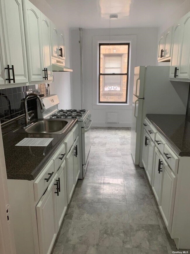 Foto del edificio - 144-32 35th Ave