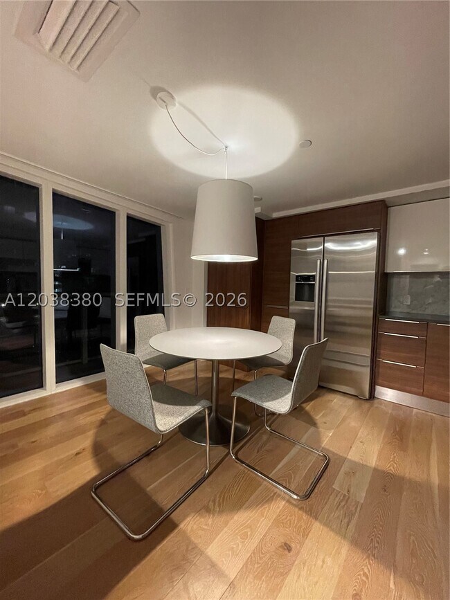 Foto del edificio - 601 NE 27th St