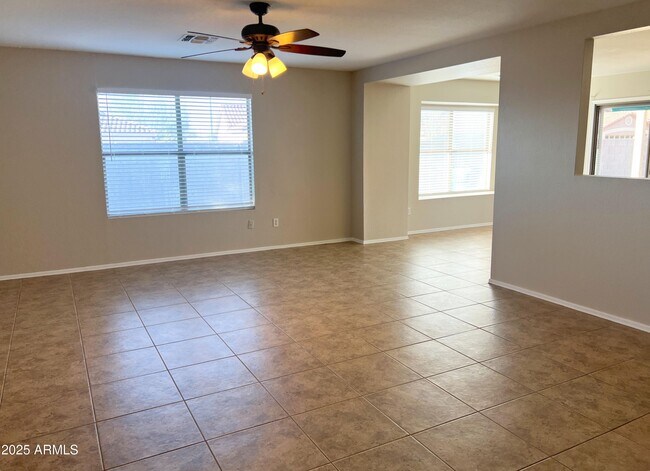 Foto del edificio - 10422 E Bramble Ave