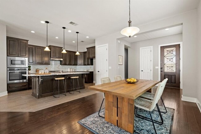 Foto del edificio - 7109 Cut Plains Trail