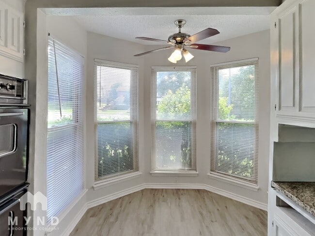 Building Photo - 9723 Summerwood Cir