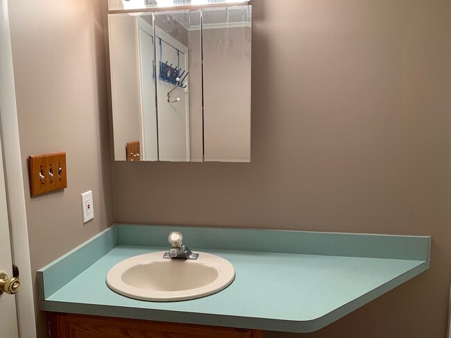 Bathroom - 210 Gibbons Ct