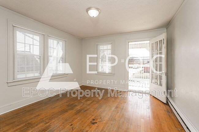 Building Photo - 1007 S Main St