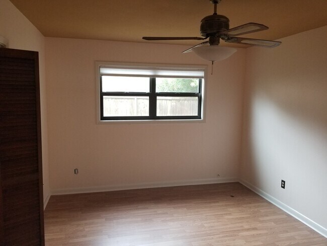 Building Photo - Beautiful Rental near Ambassador