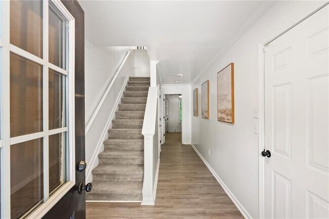 Building Photo - 6720 Stoneleigh Way